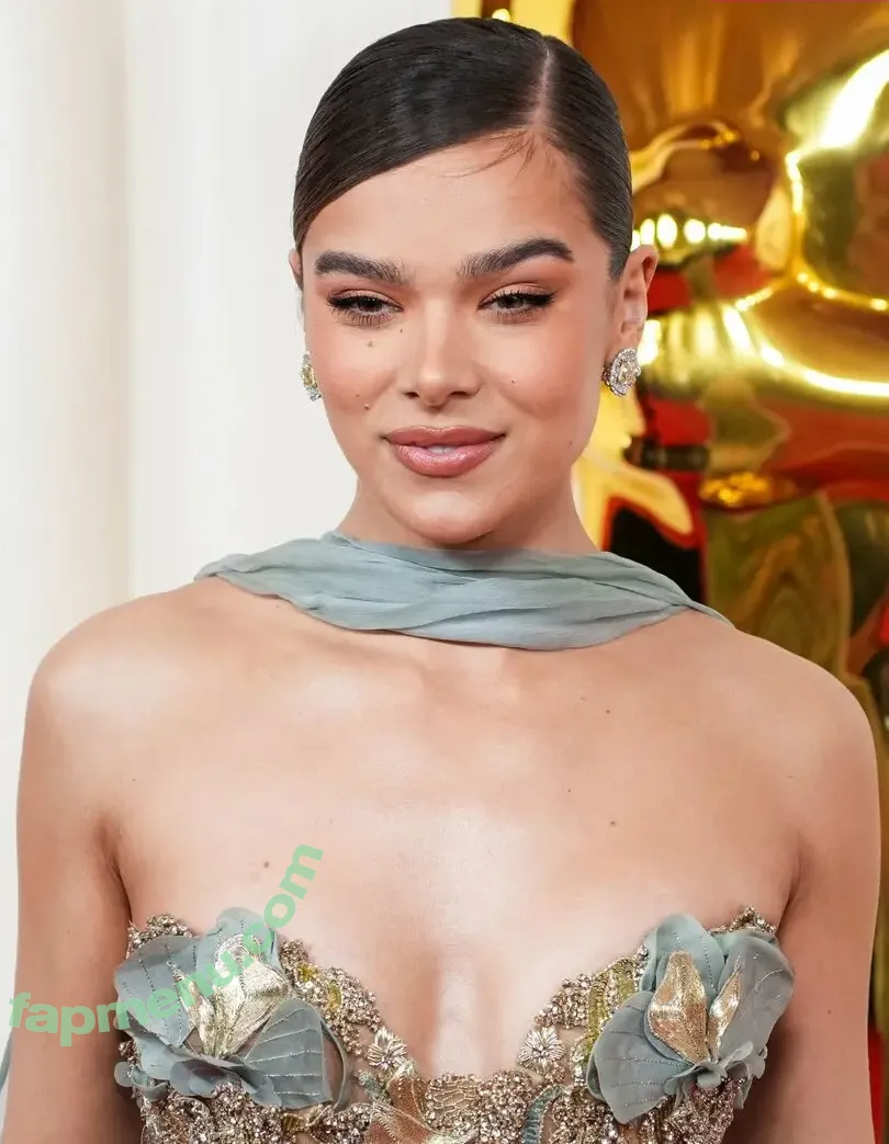 Hailee Steinfeld nude photo #0035 (hailee_steinfeld / haileesteinfeld)