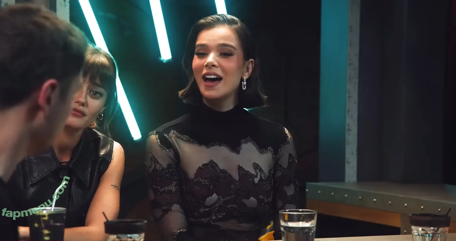 Hailee Steinfeld nude photo #0165 (hailee_steinfeld / haileesteinfeld)