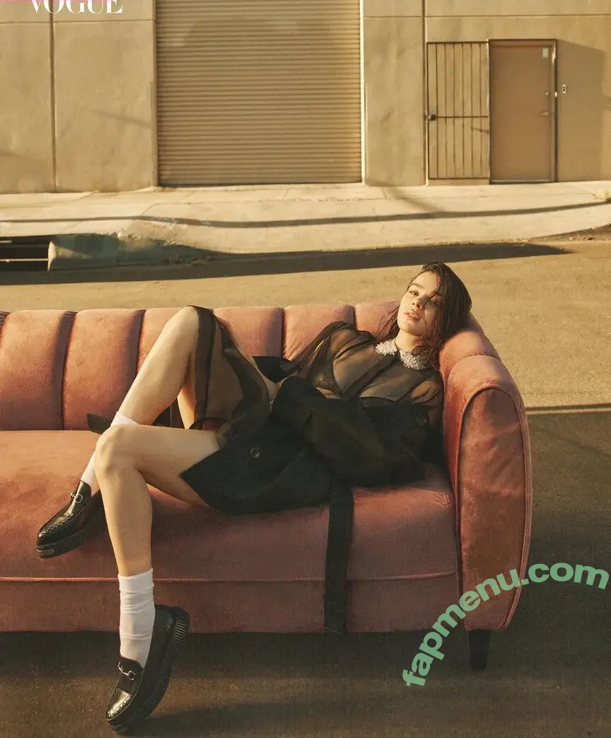 Hailee Steinfeld nude photo #0320 (hailee_steinfeld / haileesteinfeld)