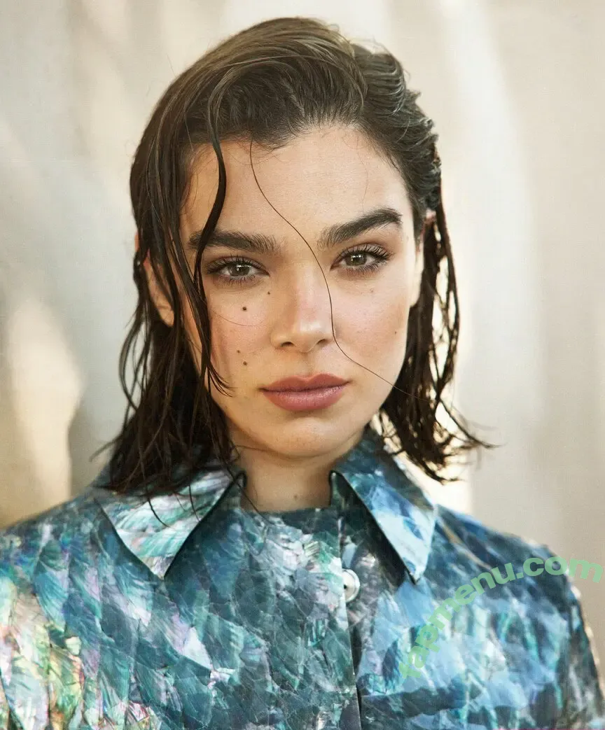 Hailee Steinfeld nude photo #0323 (hailee_steinfeld / haileesteinfeld)