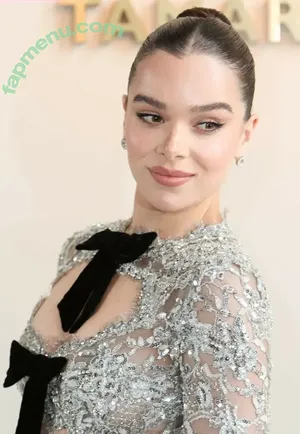 Hailee Steinfeld / haileesteinfeld nude photo #0024