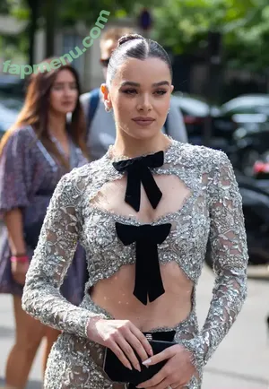 Hailee Steinfeld / haileesteinfeld nude photo #0032