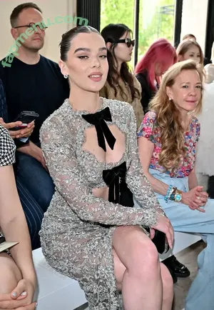 Hailee Steinfeld / haileesteinfeld nude photo #0041