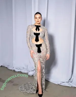 Hailee Steinfeld / haileesteinfeld nude photo #0044