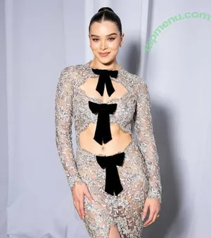 Hailee Steinfeld / haileesteinfeld nude photo #0046
