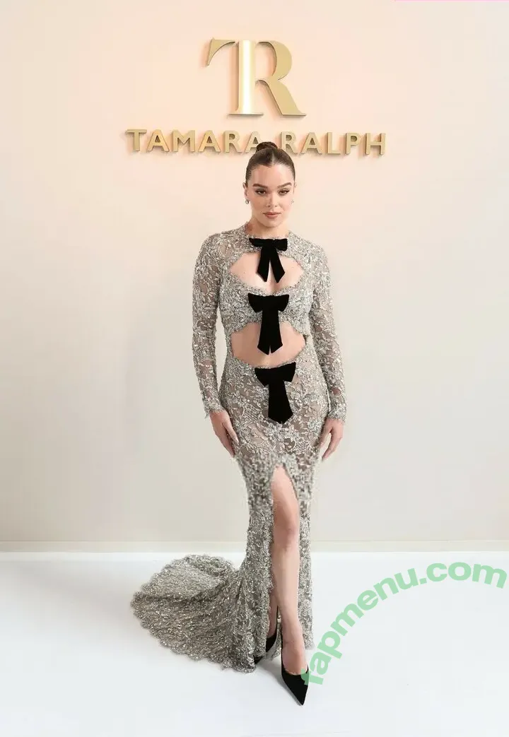 Hailee Steinfeld nude photo #0021 (haileesteinfeld)