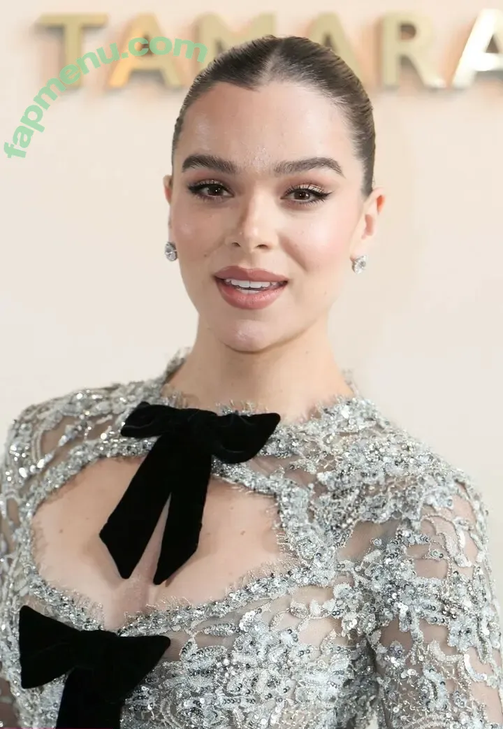 Hailee Steinfeld nude photo #0023 (haileesteinfeld)