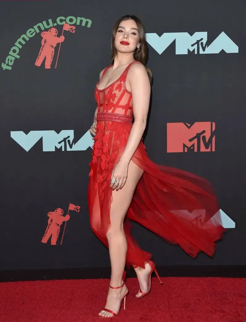 Hailee Steinfeld nude photo #0050 (haileesteinfeld)