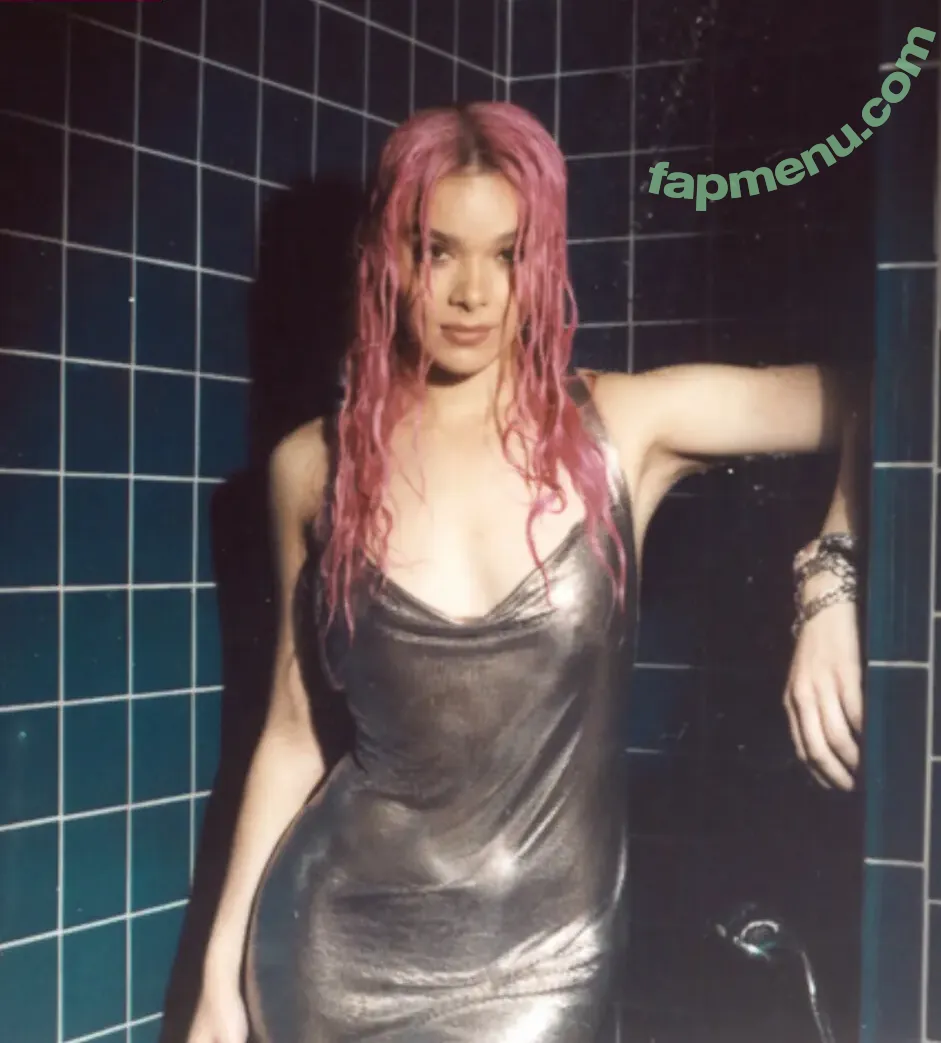 Hailee Steinfeld nude photo #0075 (haileesteinfeld)