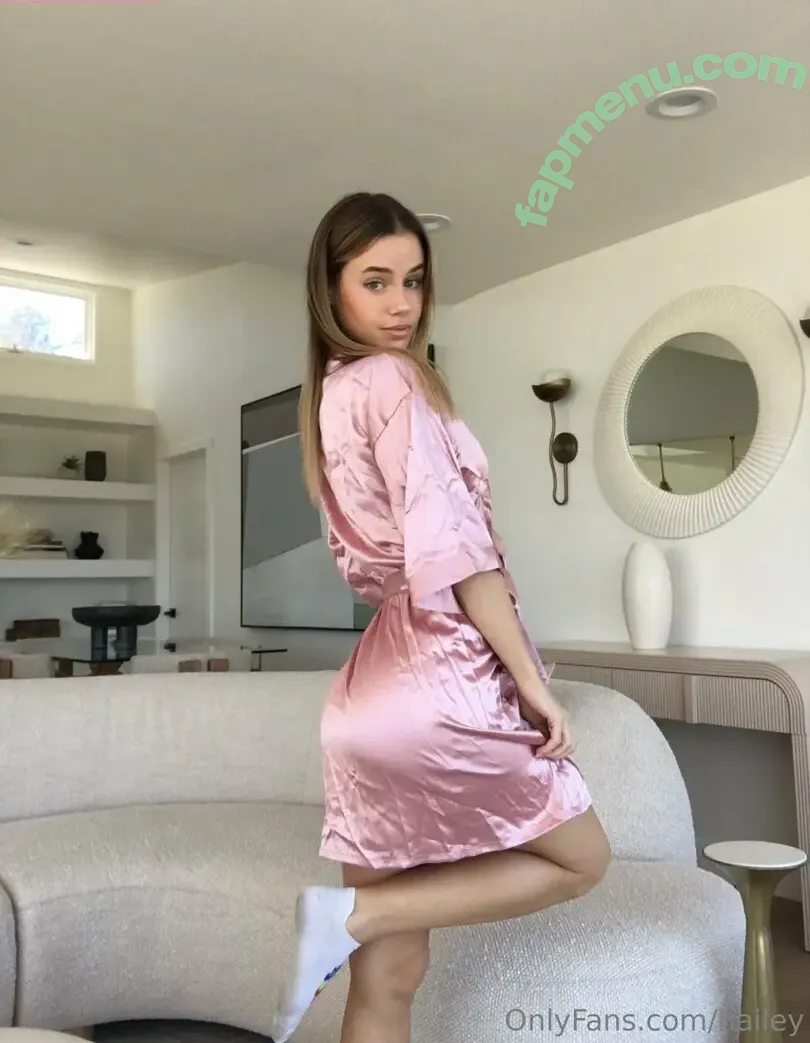 hailey nude photo #0009 (haileybieber)