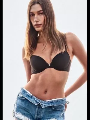 Hailey Baldwin Bieber / haileybieber nude photo #0011