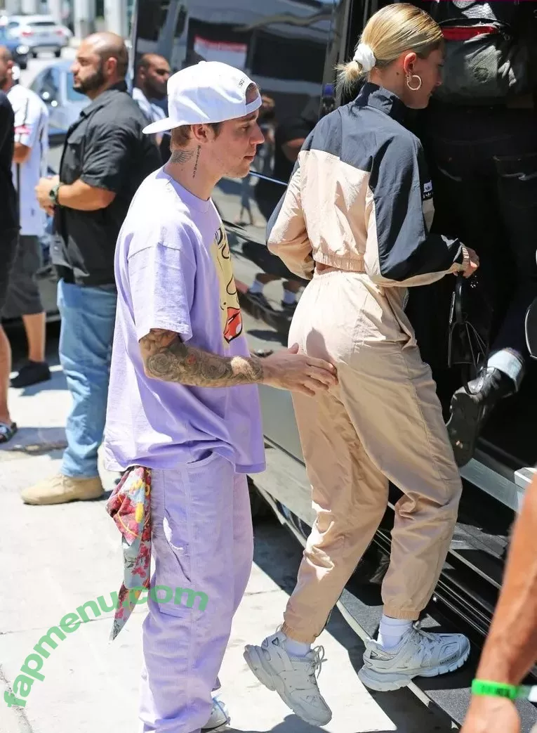 Hailey Baldwin Bieber nude photo #0023 (haileybieber)
