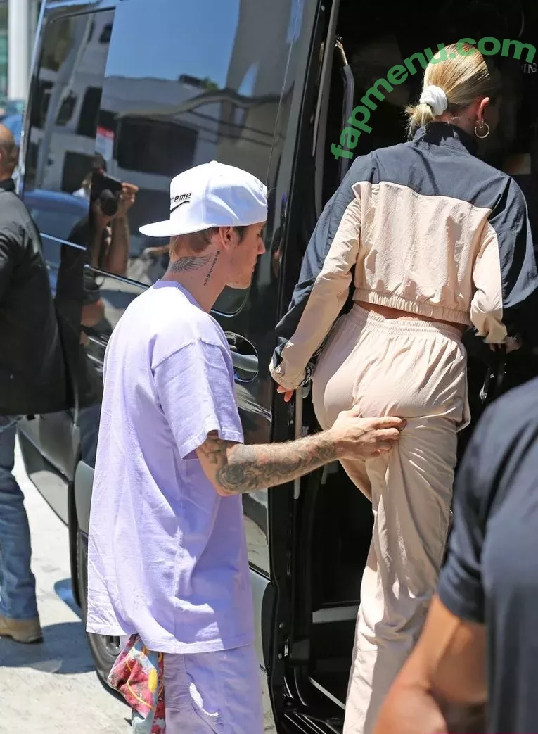 Hailey Baldwin Bieber nude photo #0026 (haileybieber)