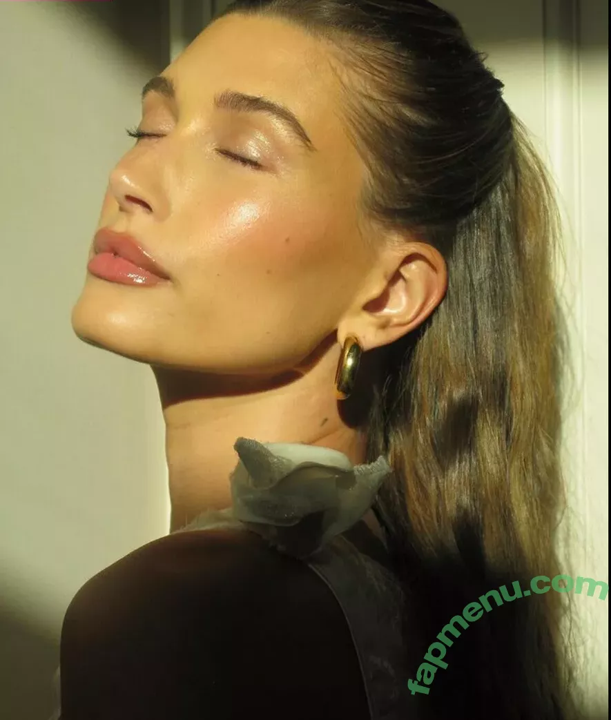 Hailey Baldwin Bieber nude photo #0059 (haileybieber)