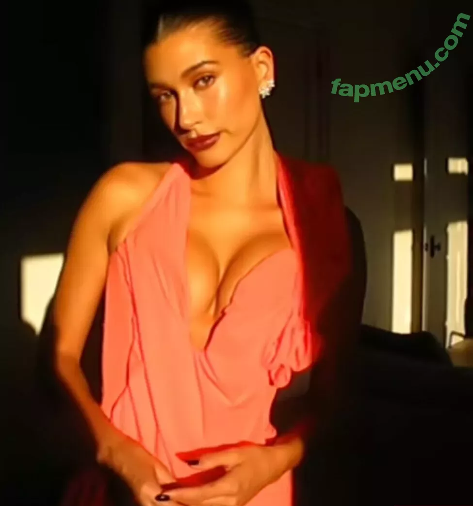 Hailey Baldwin Bieber nude photo #0098 (haileybieber)