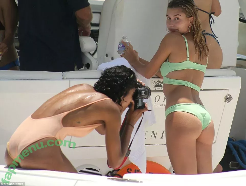 Hailey Baldwin Bieber nude photo #0200 (haileybieber)