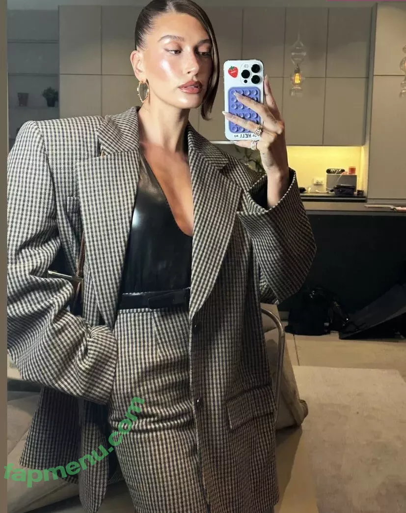 Hailey Baldwin Bieber nude photo #0357 (haileybieber)