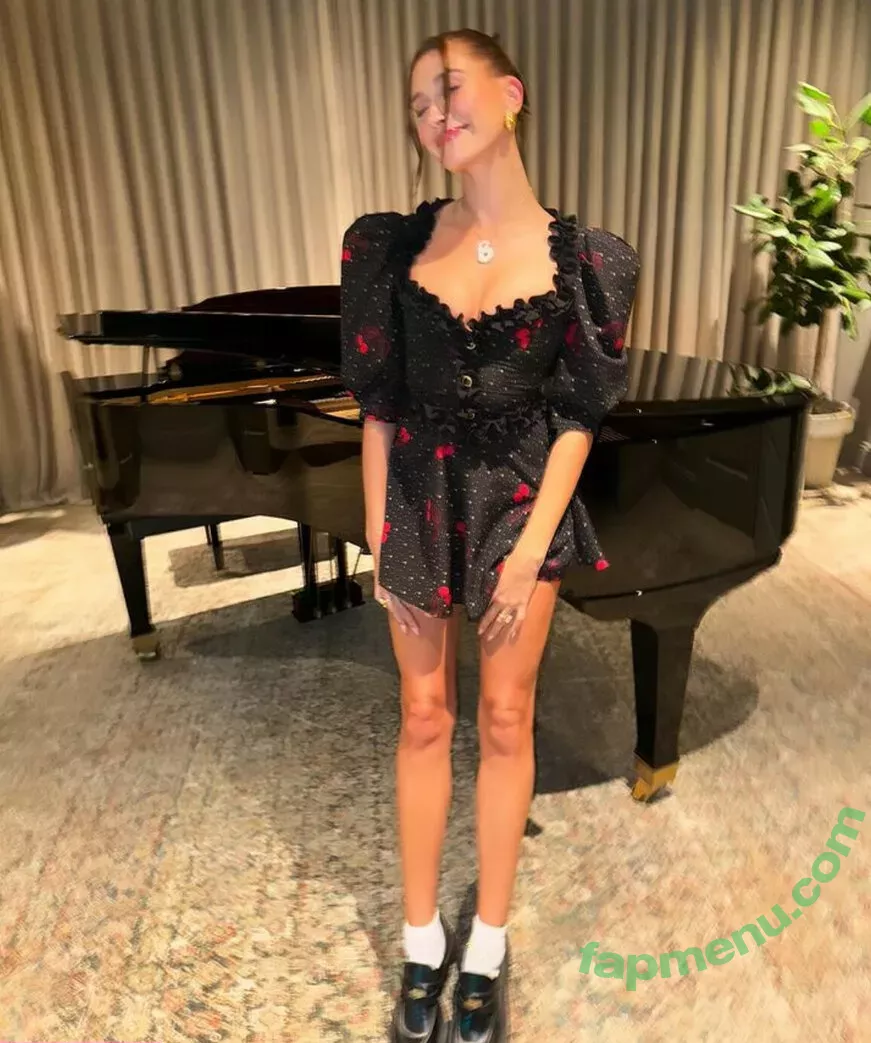 Hailey Baldwin Bieber nude photo #0405 (haileybieber)