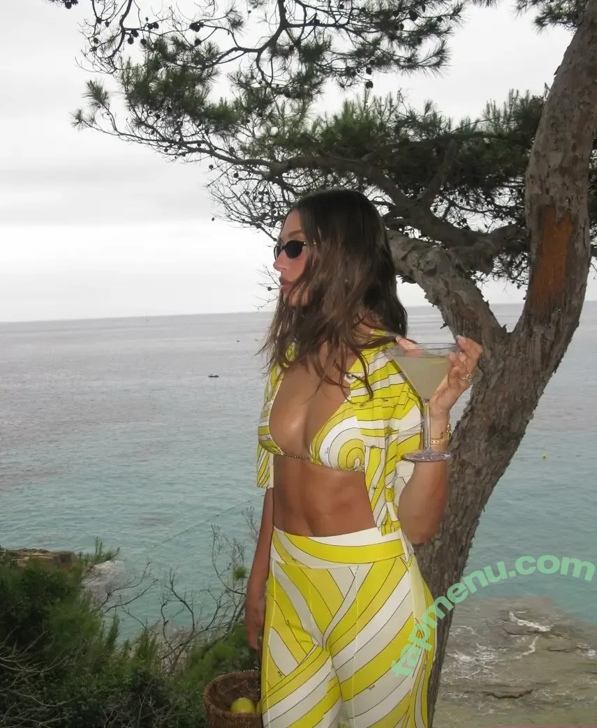 Hailey Baldwin Bieber nude photo #0981 (haileybieber)