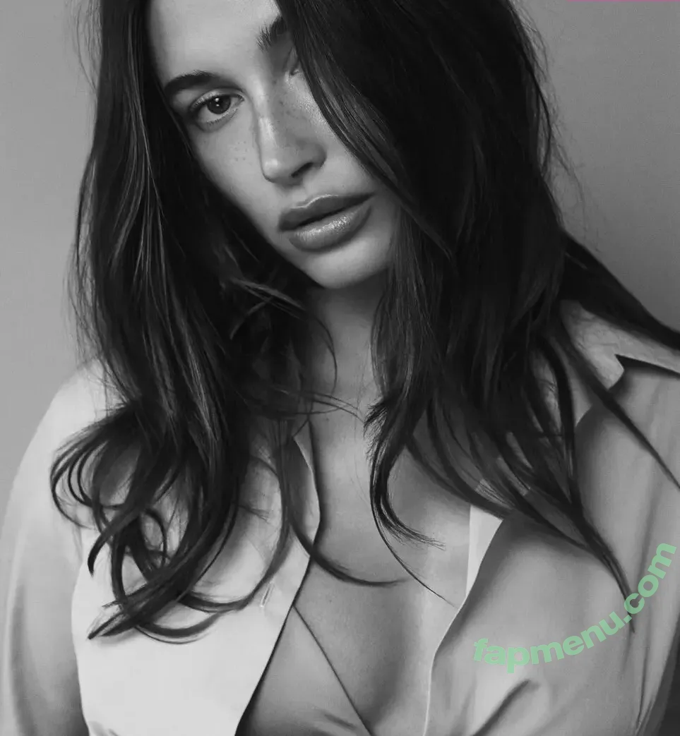 Hailey Baldwin Bieber nude photo #1002 (haileybieber)