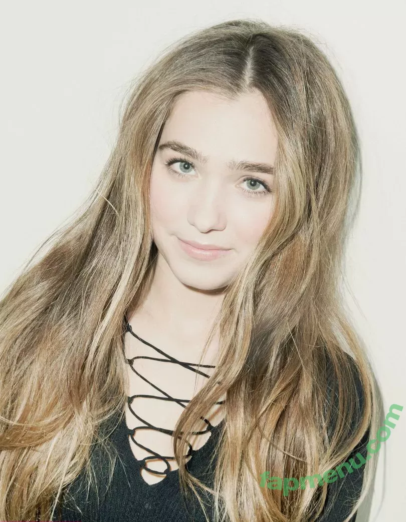 Haley Lu Richardson nude photo #0041 (haleyluhoo)