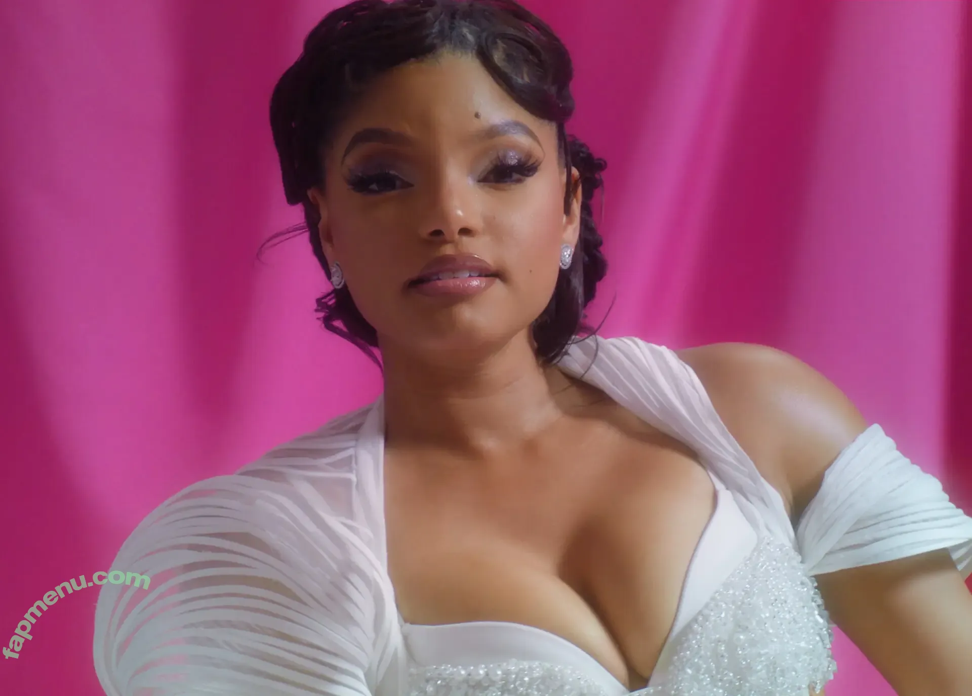 Halle Bailey nude photo #0031 (chloebaileyyy / hallebailey)