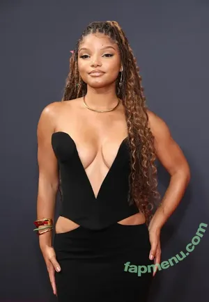 Halle Bailey / chloebaileyyy / hallebailey nude photo #0005