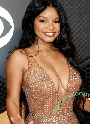 Halle Bailey / chloebaileyyy / hallebailey nude photo #0006