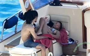 Halle Bailey / chloebaileyyy / hallebailey nude photo #0096