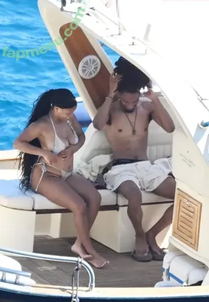Halle Bailey / chloebaileyyy / hallebailey nude photo #0099