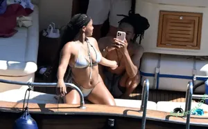 Halle Bailey / chloebaileyyy / hallebailey nude photo #0105