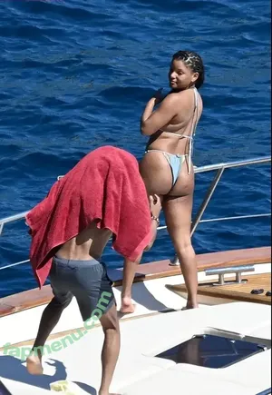 Halle Bailey / chloebaileyyy / hallebailey nude photo #0125