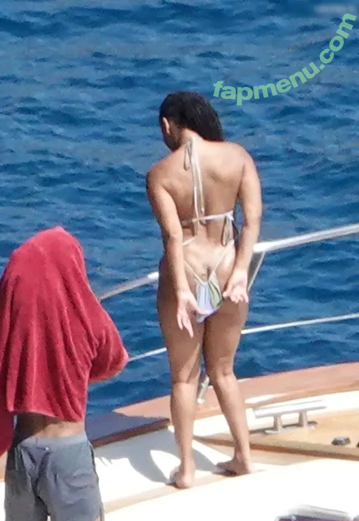 Halle Bailey nude photo #0098 (chloebaileyyy / hallebailey)