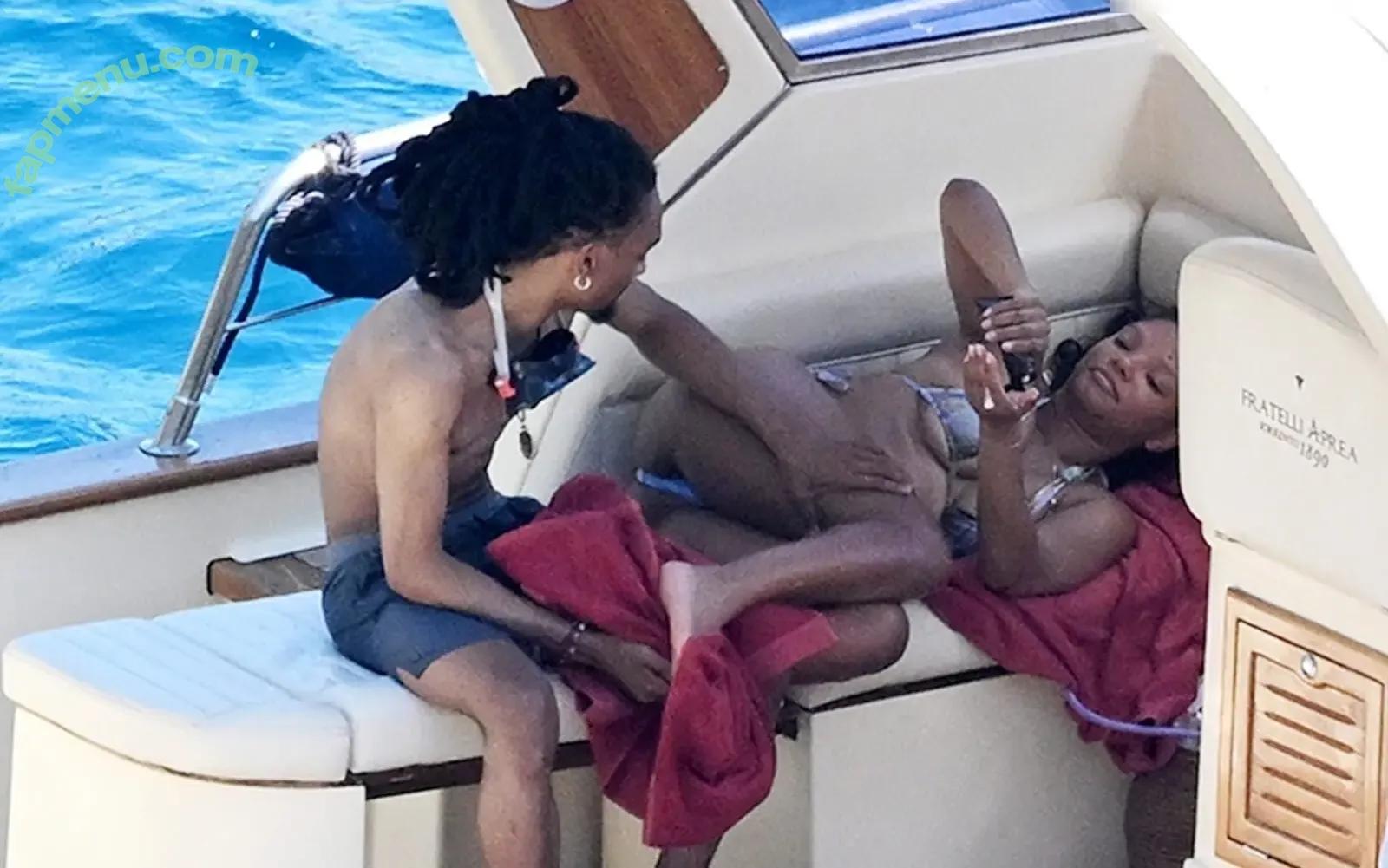 Halle Bailey nude photo #0121 (chloebaileyyy / hallebailey)