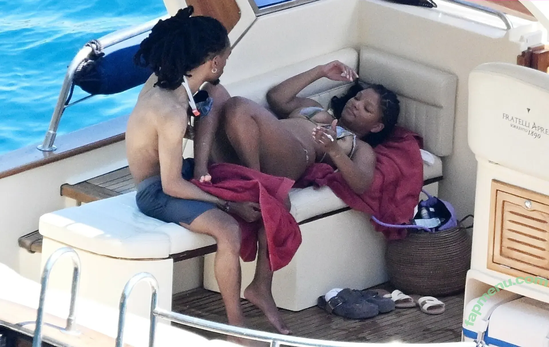 Halle Bailey nude photo #0131 (chloebaileyyy / hallebailey)