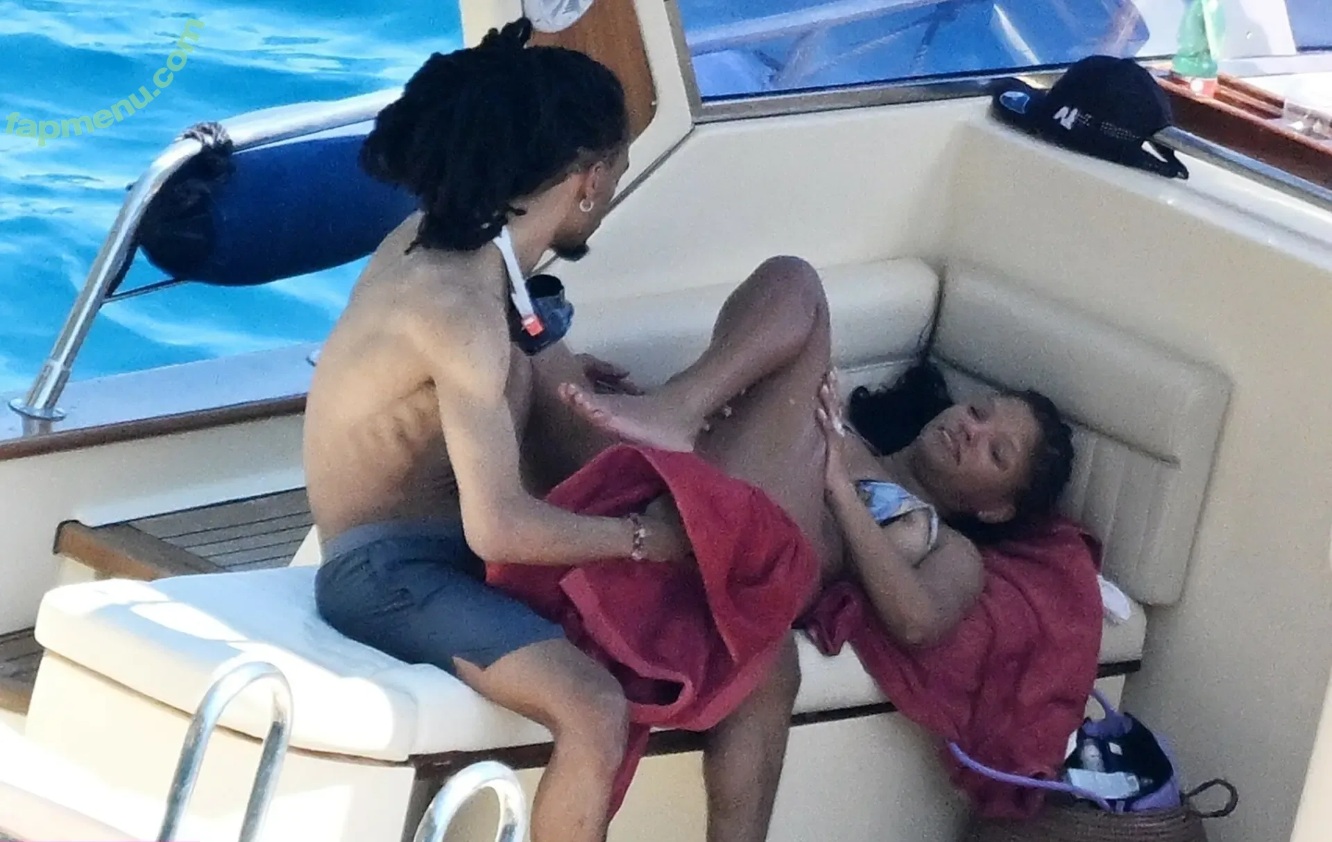 Halle Bailey nude photo #0132 (chloebaileyyy / hallebailey)