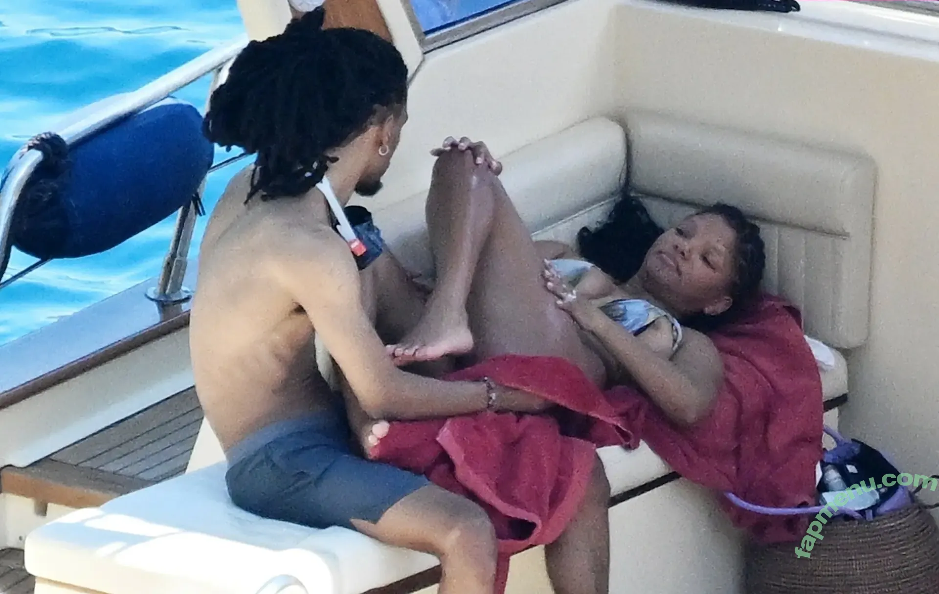 Halle Bailey nude photo #0133 (chloebaileyyy / hallebailey)