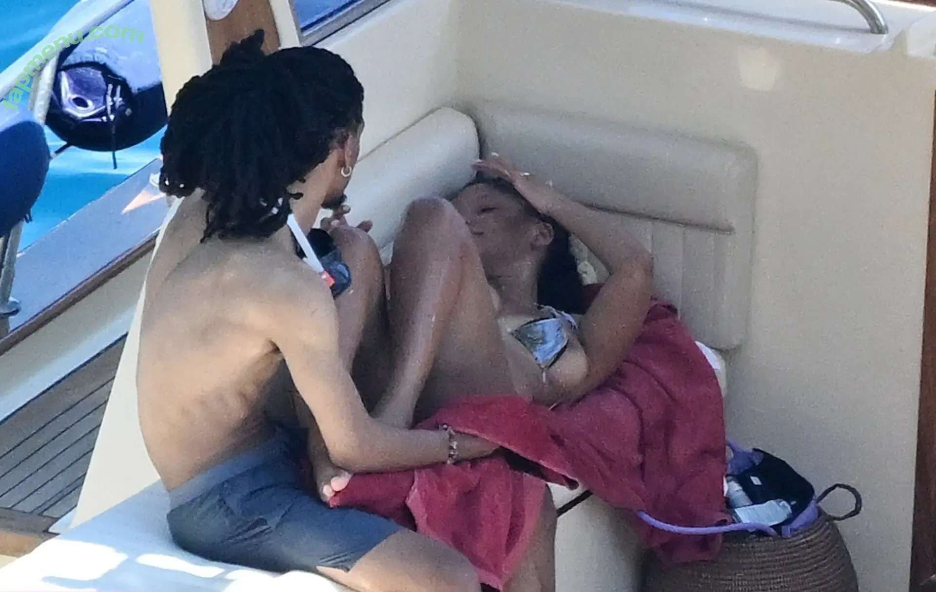 Halle Bailey nude photo #0134 (chloebaileyyy / hallebailey)