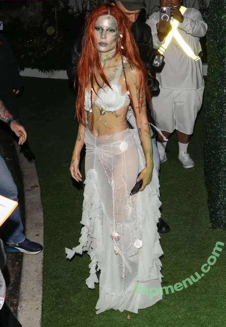 Halsey nude photo #1234 (iamhalsey / yammahaaa)