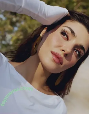 Hande Ercel / handemiyy nude photo #0302