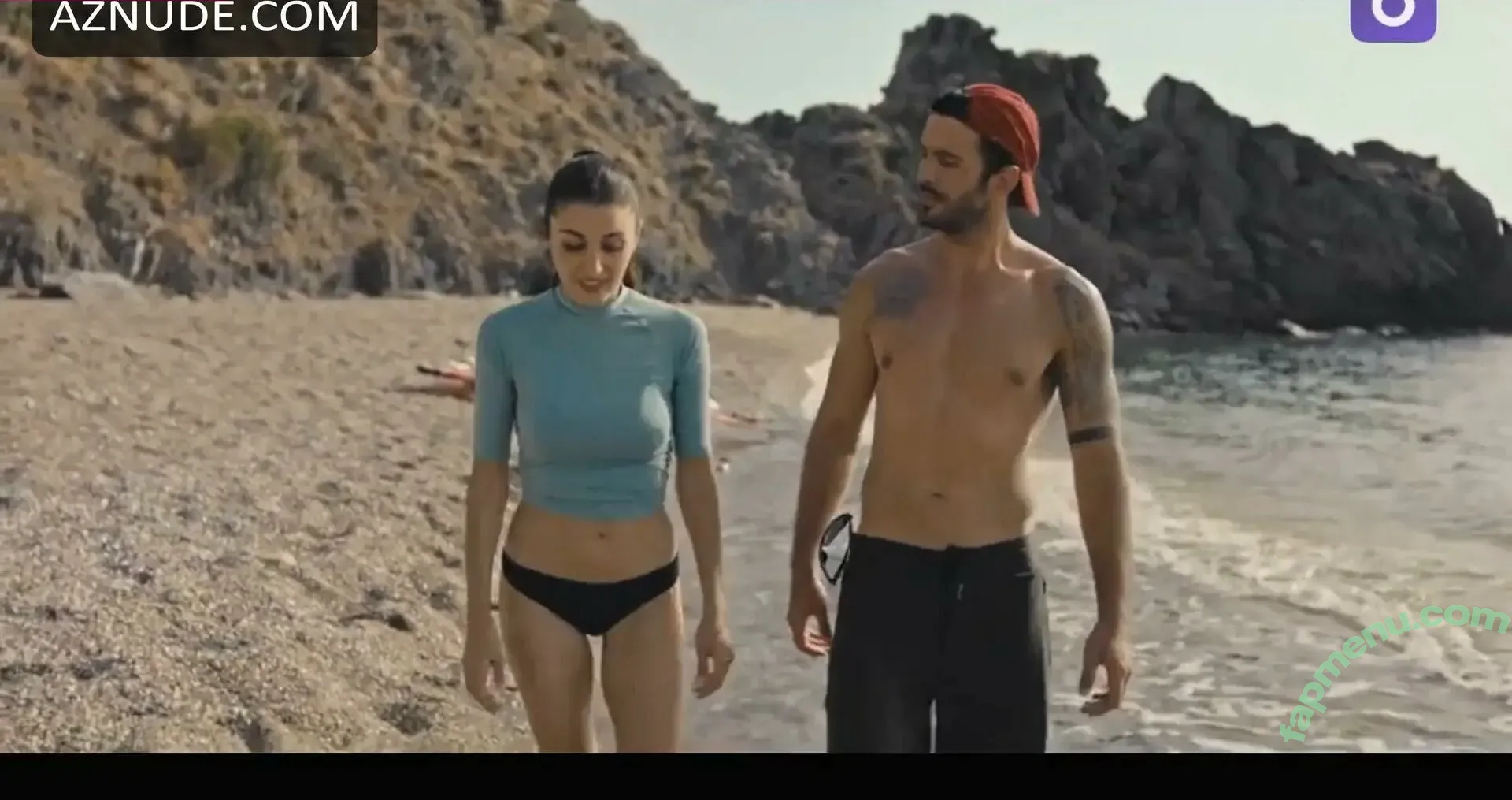 Hande Erçel nude photo #0003 (Hande Erçel)