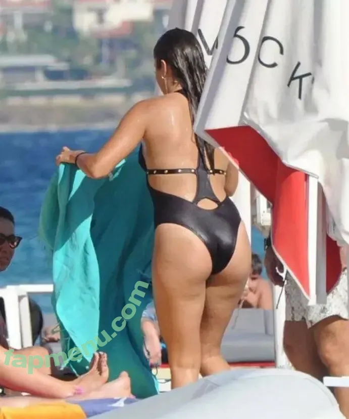 Hande Erçel nude photo #0005 (Hande Erçel)