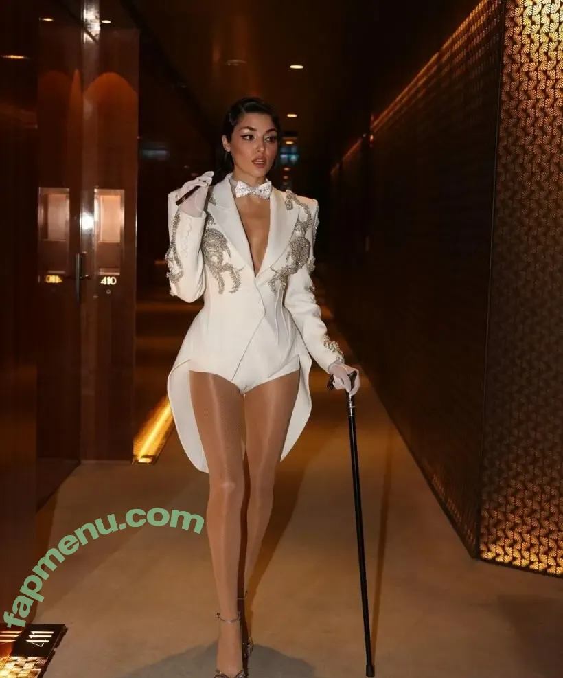 Hande Erçel nude photo #0009 (Hande Erçel)
