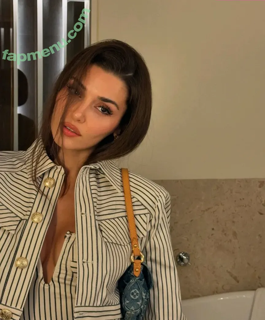Hande Erçel nude photo #0016 (Hande Erçel)