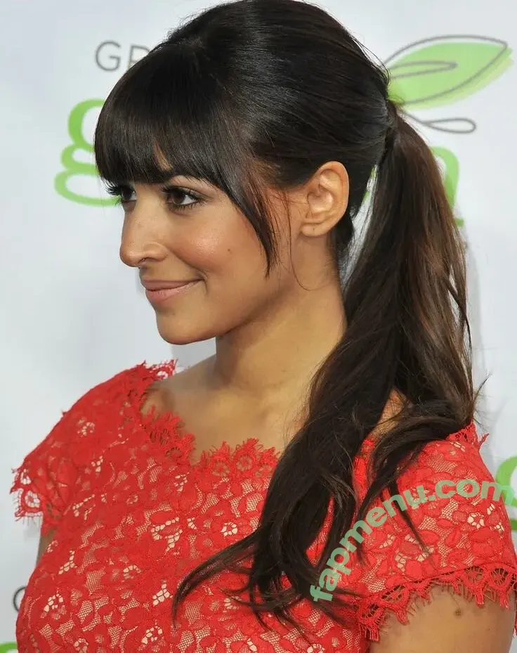 Hannah Simone nude photo #0012 (Hannah Simone)