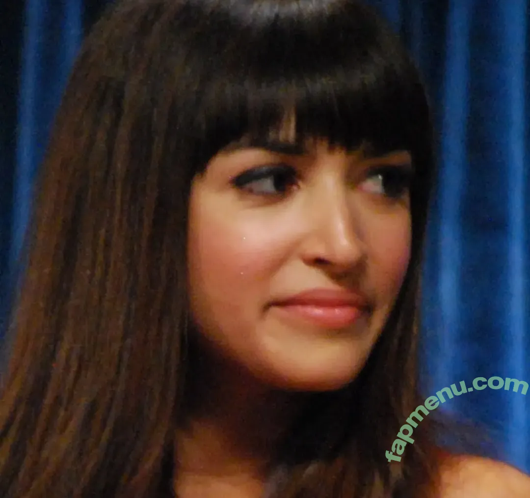 Hannah Simone nude photo #0014 (Hannah Simone)