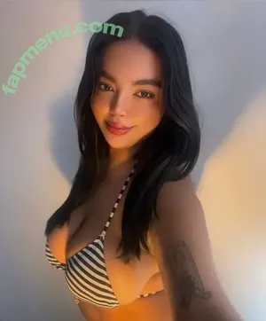 Harleetth nude photo #0002