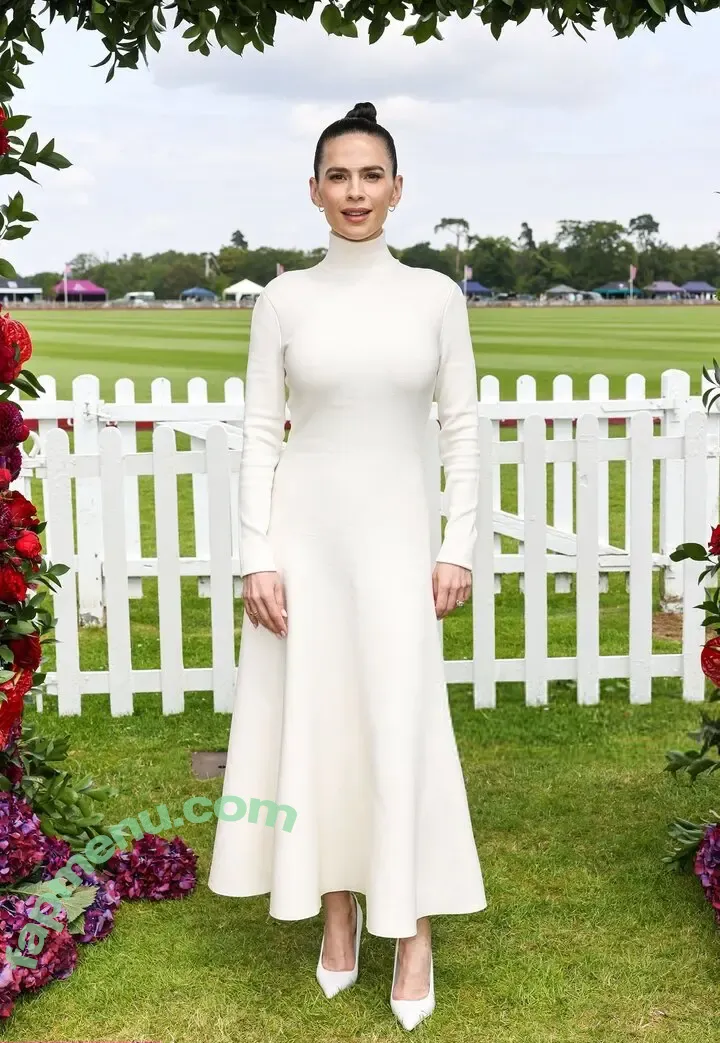 Hayley Atwell nude photo #1008 (hayley_atwell / wellhayley)