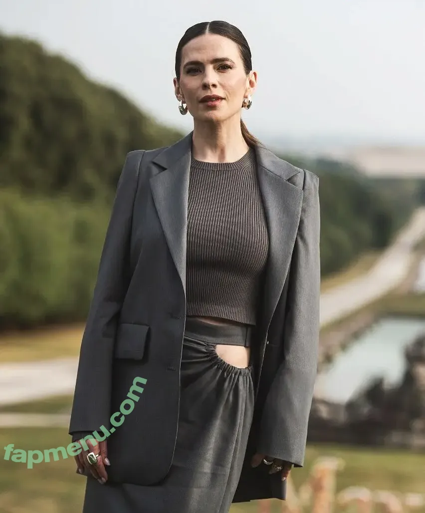 Hayley Atwell nude photo #1027 (hayley_atwell / wellhayley)