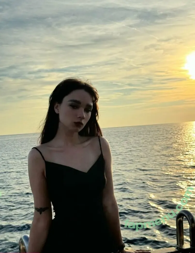 hela.dark nude photo #0004 (hela.dark)